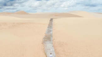 Con đường đi bộ độc nhất trên sa mạc Phan Thiết